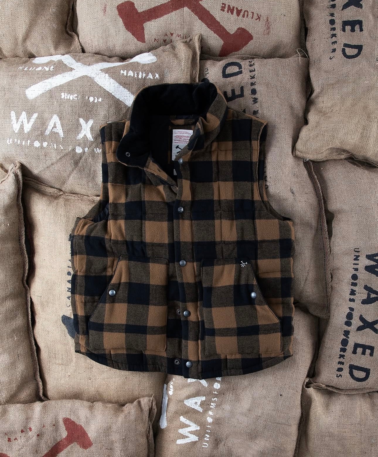 Waxed - Sleeveless VM Barr T Kangaroo/Black