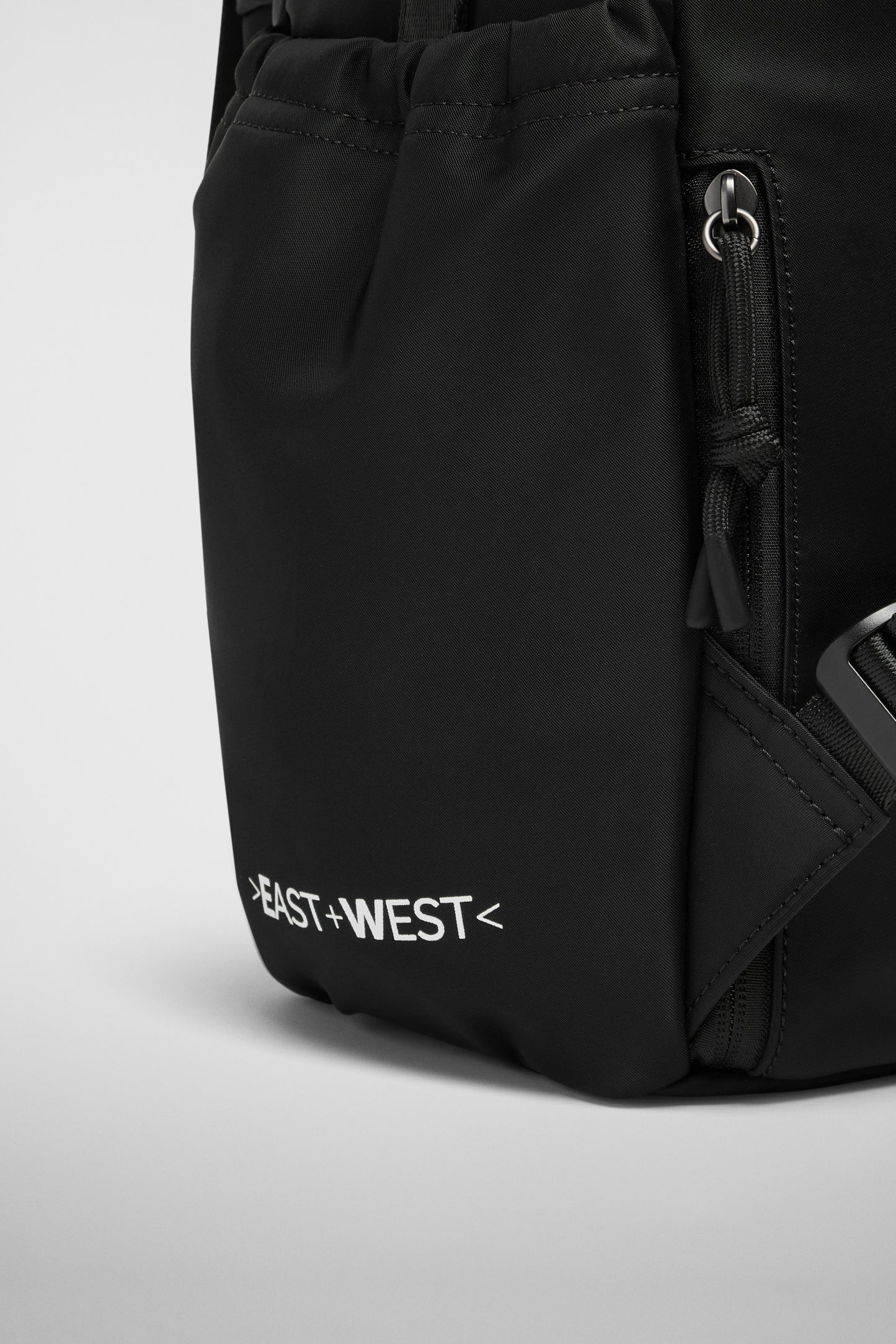 Done - Backpack East+West 18L Black