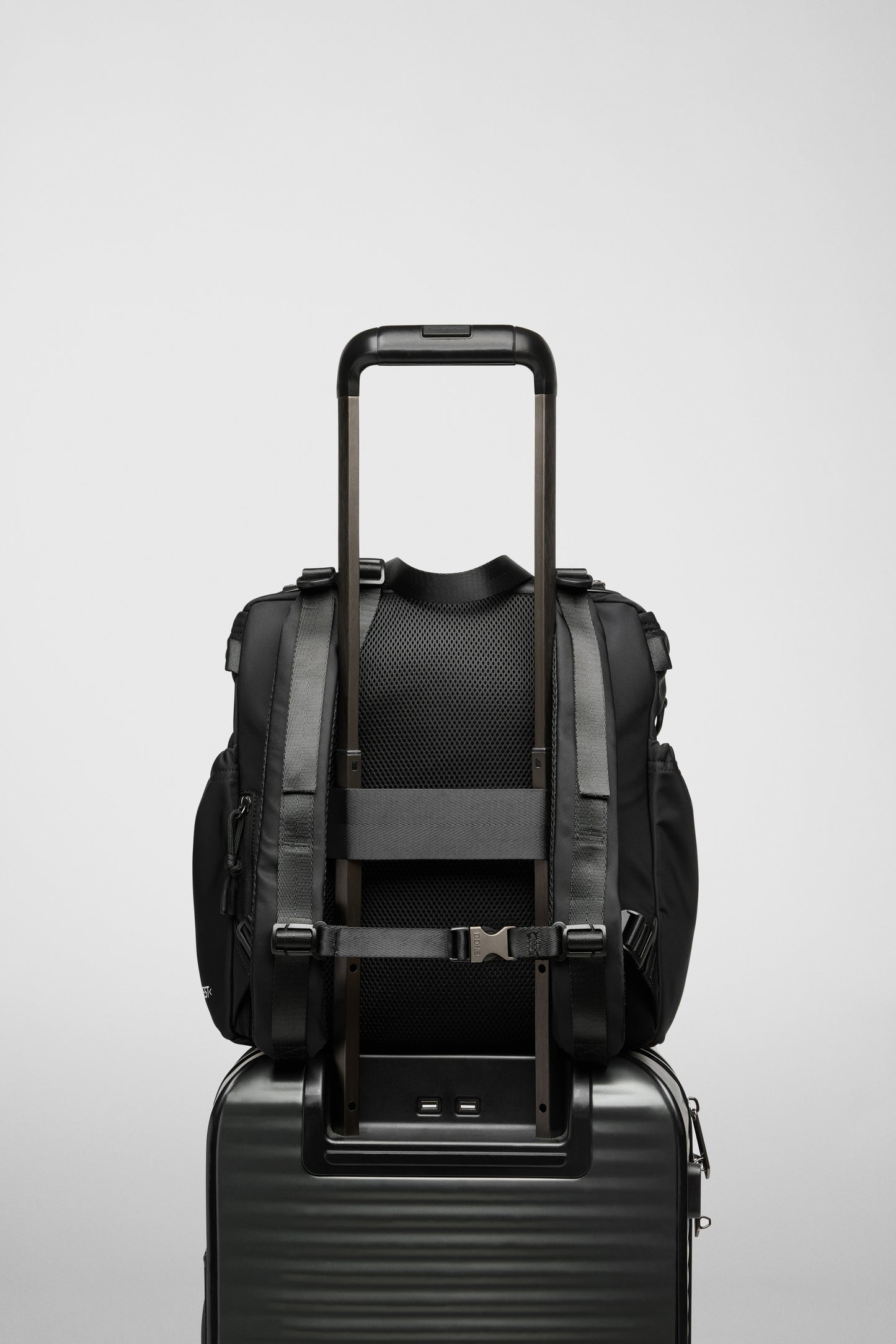 Done - Backpack East+West 18L Black