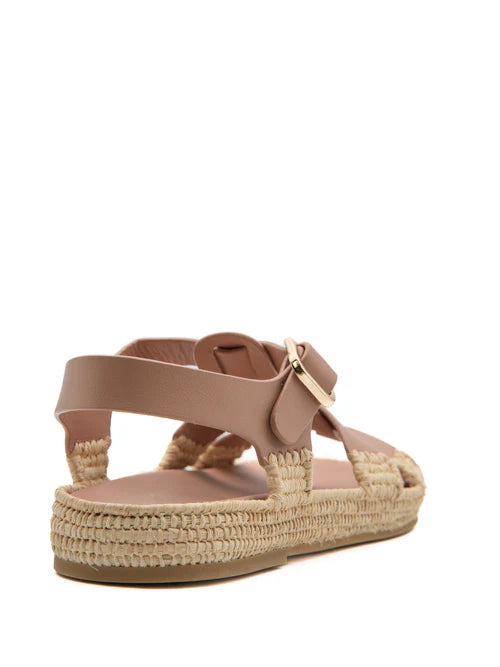 Paloma Barcelo’ - Sandals Yuka Calidis Makeup