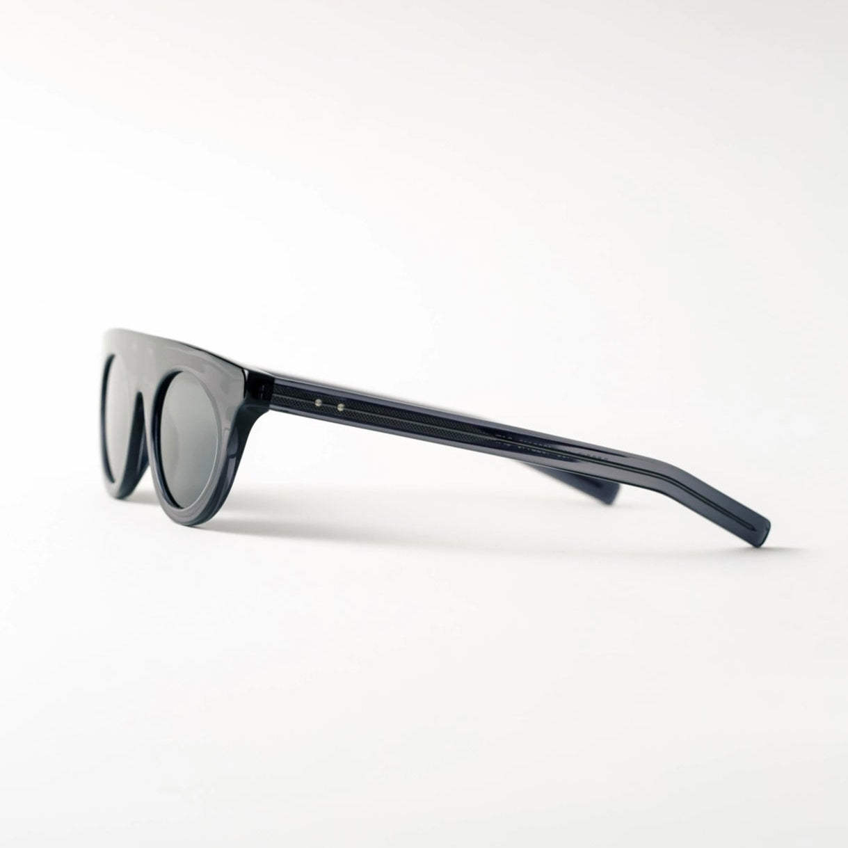 Oscar Magnuson - Sunglasses Debbie Crystal Grey